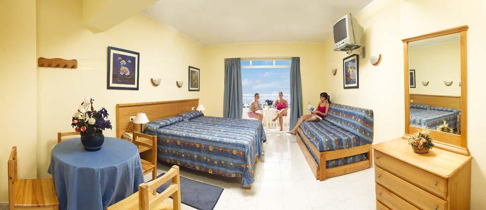 Aparthotel Catalina Sant Antoni de Portmany Стая снимка