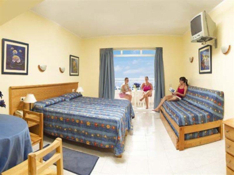 Aparthotel Catalina Sant Antoni de Portmany Екстериор снимка
