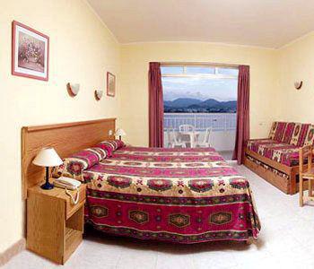 Aparthotel Catalina Sant Antoni de Portmany Екстериор снимка